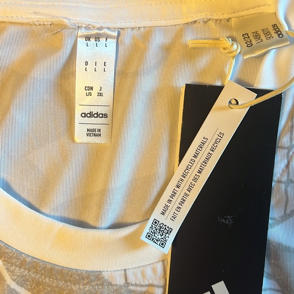 NWT men’s adidas Club Graphic Tee. - Picture 2 of 3